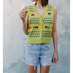 ZARA Straight Fit Split Shorts High Rise Button Fly Distressed Size 4